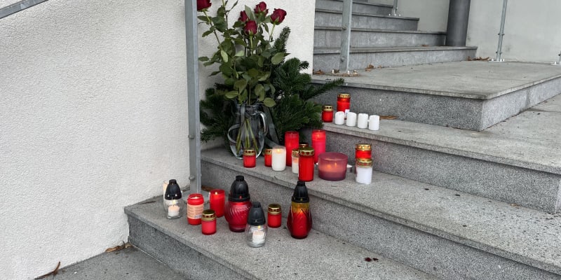 Památku obětí střelby v Praze si připomínají i v Ústí nad Labem.