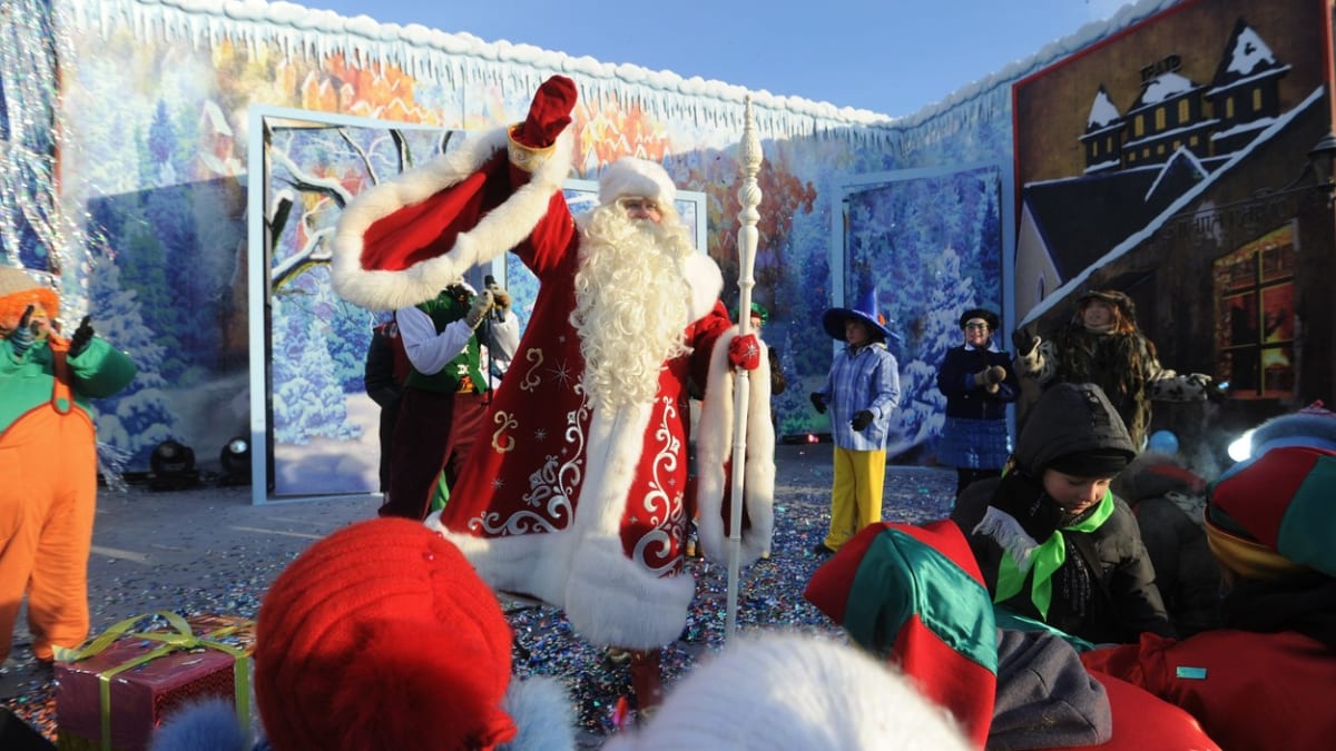 Dárky v Rusku na Vánoce nosí Děda Mráz.