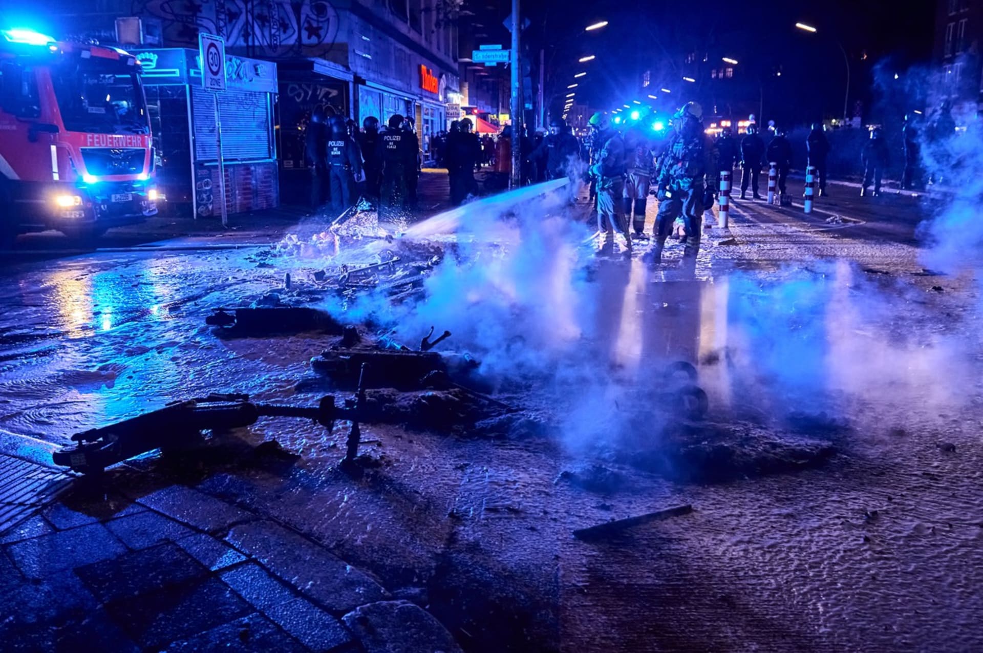 Nepokoje v berlínské čtvrti Neukölln (1. 1. 2023)