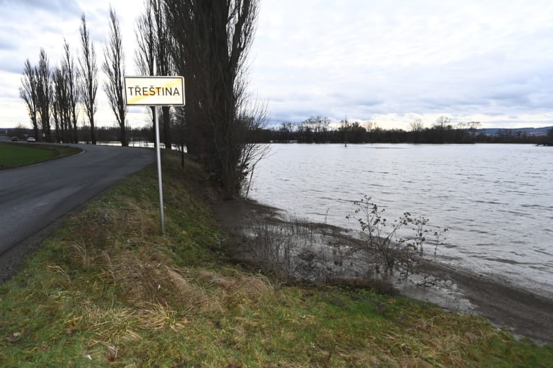 Louka zaplavená vodou z rozvodněné řeky Moravy u obce Třeština na Šumpersku, 25. prosince 2023