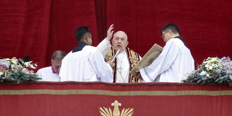 Papež ve vánočním poselství vyzval k míru na Blízkém východě