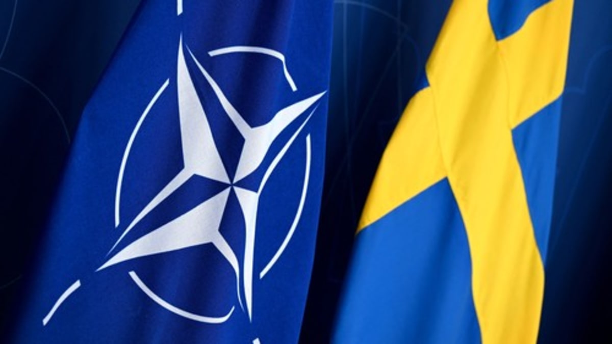 Vlajka NATO a Švédska