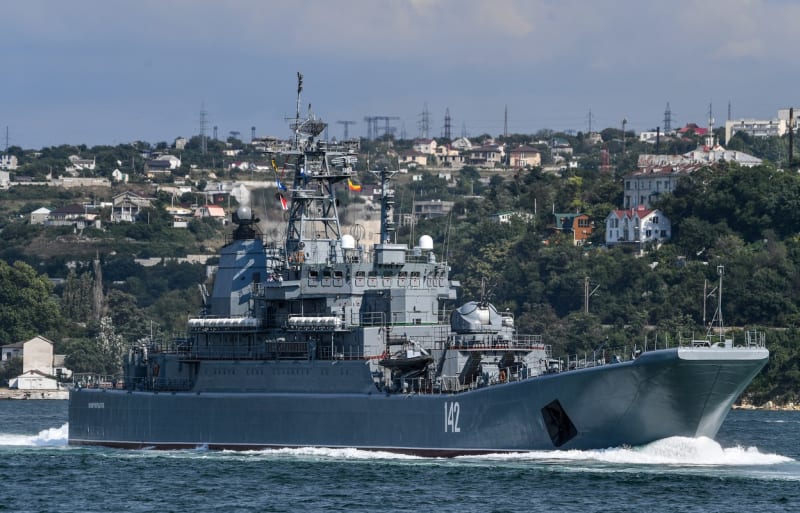 Ukrajinské síly poničily ruskou výsadkovou loď Novočerkassk.