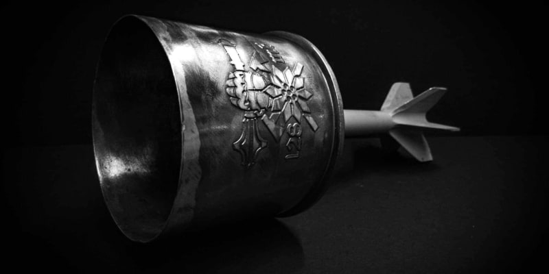 Unikátní pohár vyrobený z ruské protitankové střely šel do dražby.