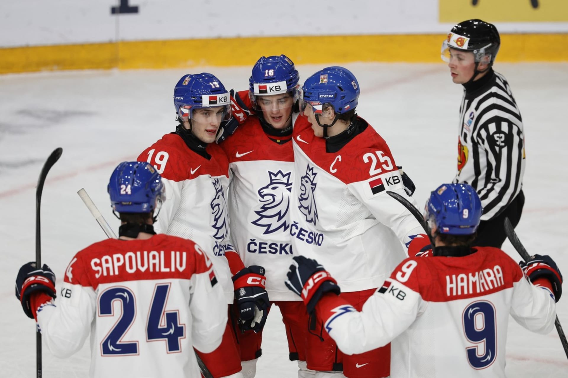 Čeští hokejisté druhé utkání na juniorském MS zvládli, porazili Nory 8:1
