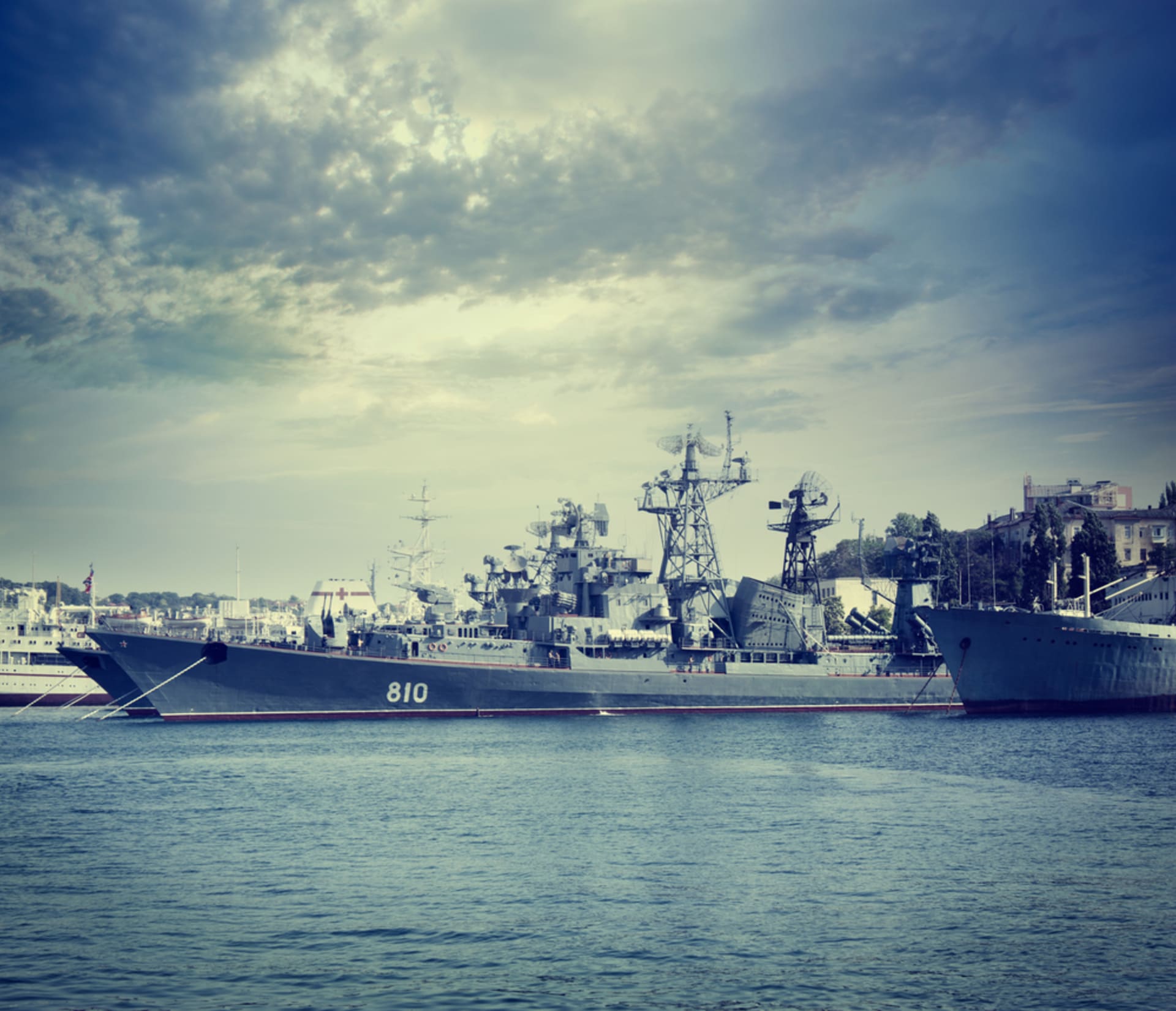 Součástí Černomořské flotily je i raketová fregata Ladnyj (třída Krivak)
