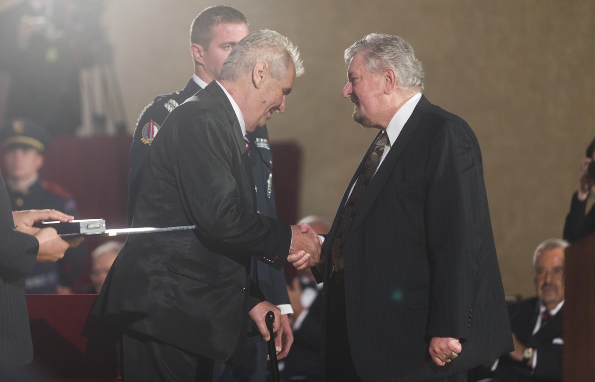 Ekonom Milan Zelený obdržel v roce 2017 Medaili Za zásluhy I. stupně z rukou tehdejšího prezidenta Miloše Zemana.
