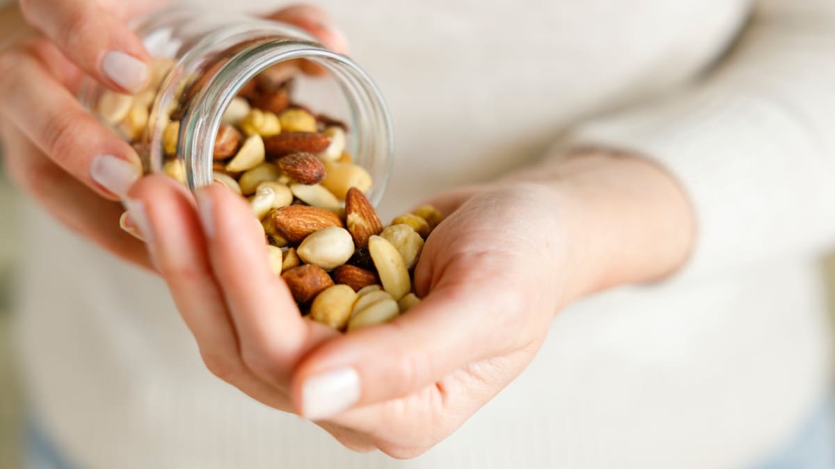Zbyly vám ořechy z pečení cukroví? Poradíme vám, jak je správně skladovat, aby vydržely