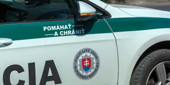 Sousedé si stěžovali na zápach. Slovenští policisté v bytě našli dva mrtvé a zraněnou ženu