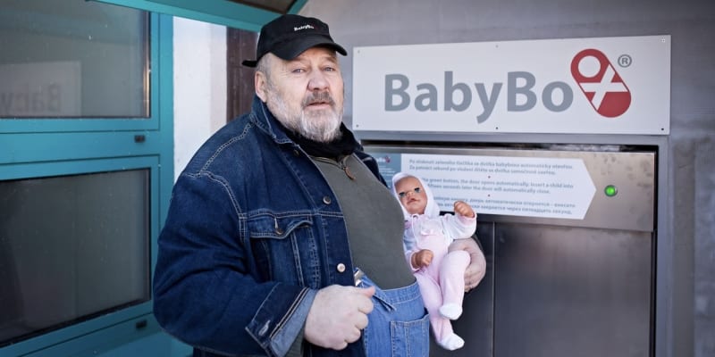 Babyboxy v Česku zachránily stovky dětí, na fotografii jejich zakladatel Ludvík „Babydědek Lu“ Hess.