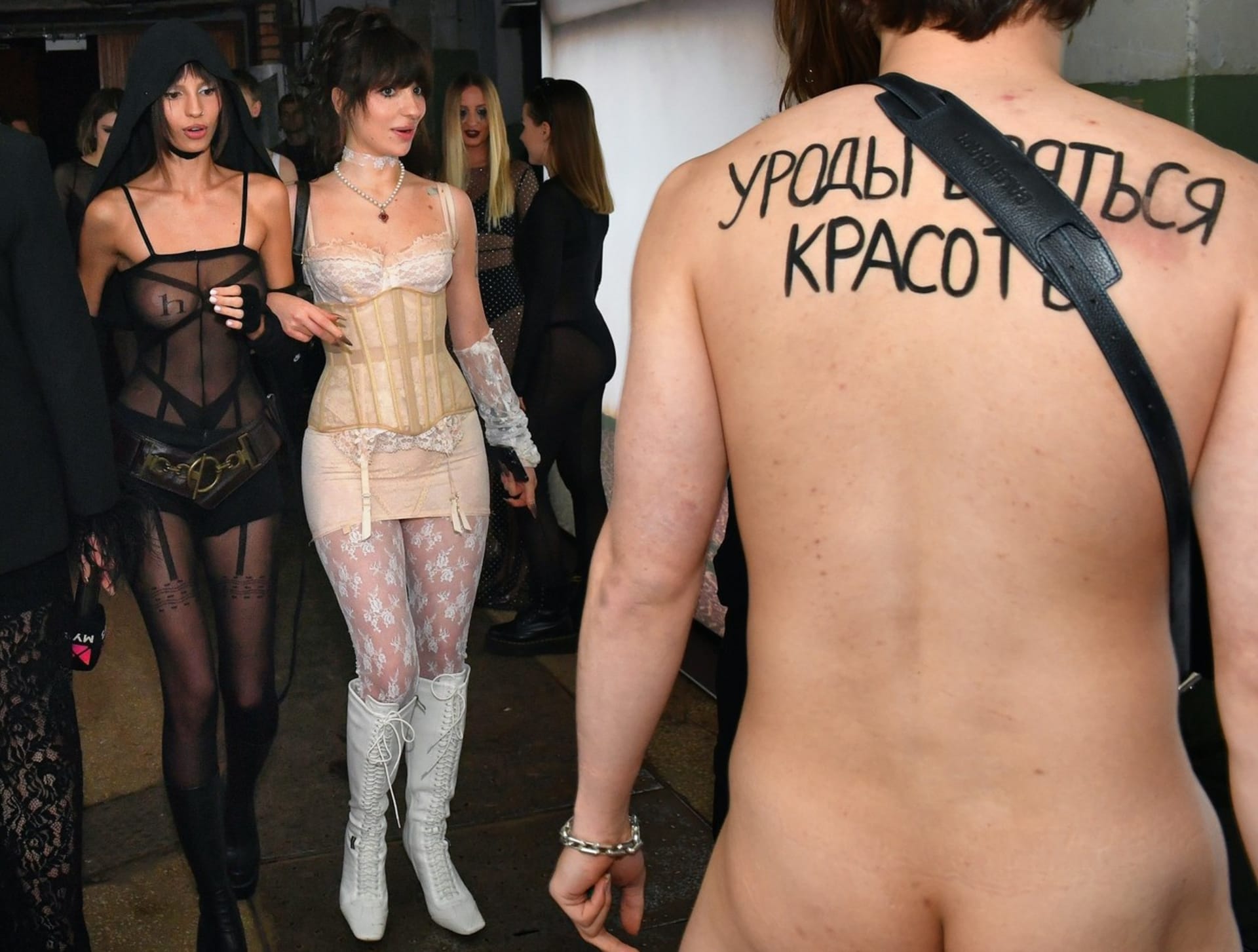 Ruský večírek „téměř nahých“ skončil vězením i žalobou.