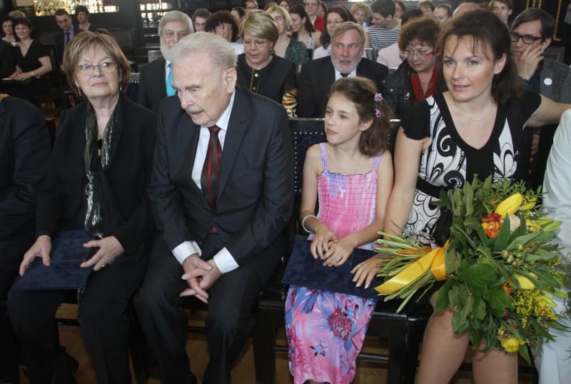 Barbora se svými rodiči  Janou Hlaváčovou, Luďkem Munzarem a dcerou Annou. 