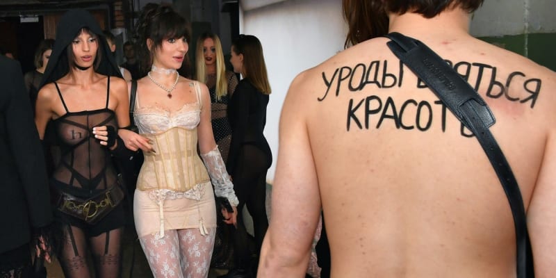Ruský večírek „téměř nahých“ skončil vězením i žalobou.