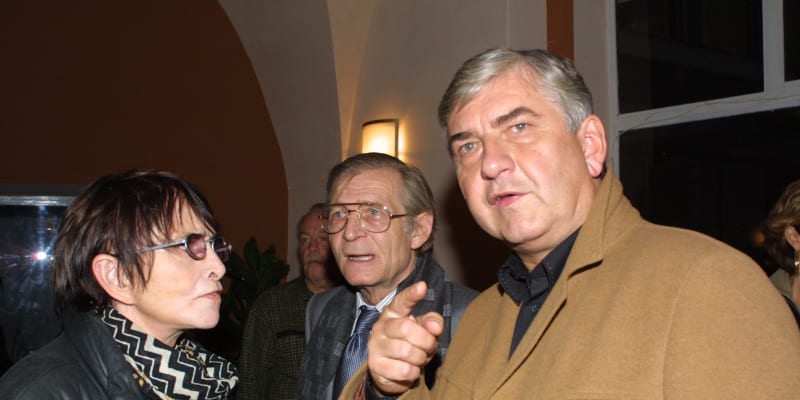 Miroslav Donutil na snímku s Jiřím Kodetem a režisérkou Věrou Chytilovou. 