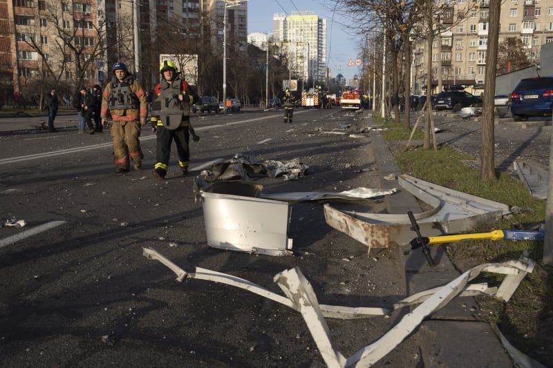 Následky ruského raketového útoku na Kyjev