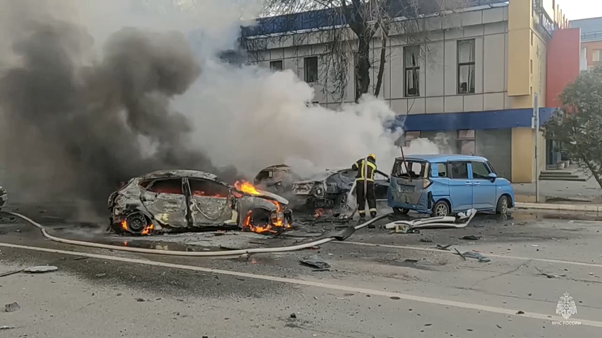 Při ukrajinském ostřelování mělo v ruském Belgorodu zemřít nejméně čtyřiadvacet lidí, tvrdí ruské ministerstvo pro mimořádné situace.