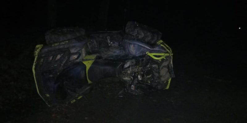 Muž zemřel při nehodě na Táborsku, když sjel se čtyřkolkou mimo silnici.