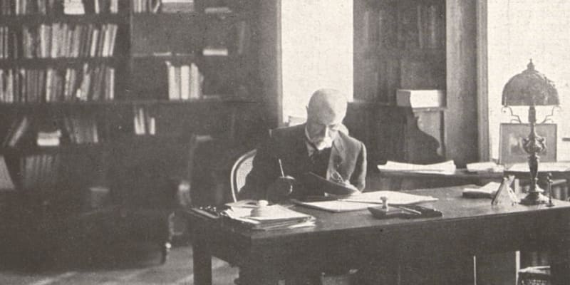 Prezident Masaryk ve své pracovně v roce 1923.