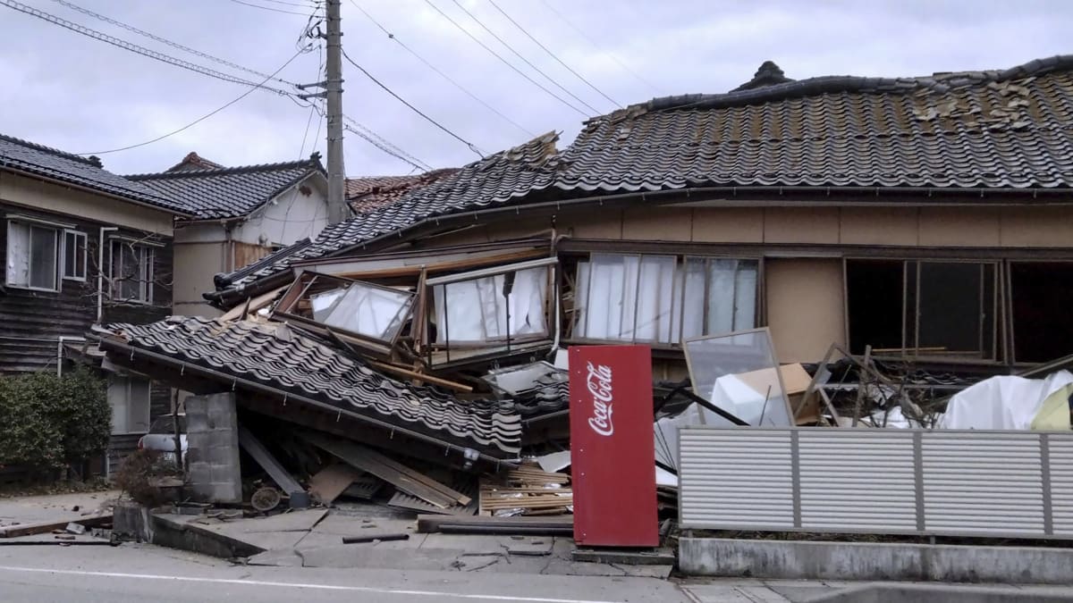 Následky zemětřesení v prefektuře Išikawa.