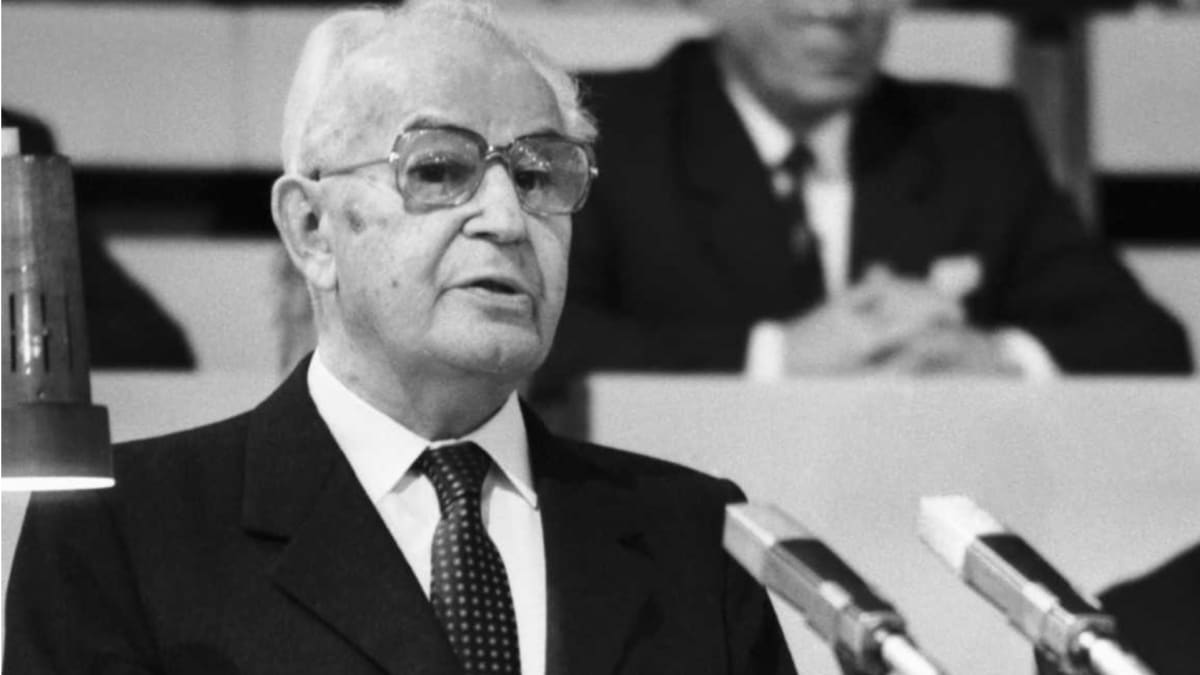 Před třiceti lety zemřel poslední komunistický prezident Gustáv Husák. 