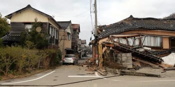 Zdrcující záběry po zemětřesení v Japonsku: Zkáza, strach o život a ulice zmačkané jak papír