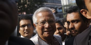 Nositeli Nobelovy ceny za mír Yunusovi hrozí vězení. Politický proces, hájí ho zastánci