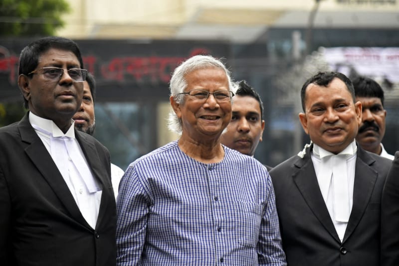 Muhammad Yunus se dříve zpovídal před protikorupční komisí (5. 10. 2023).