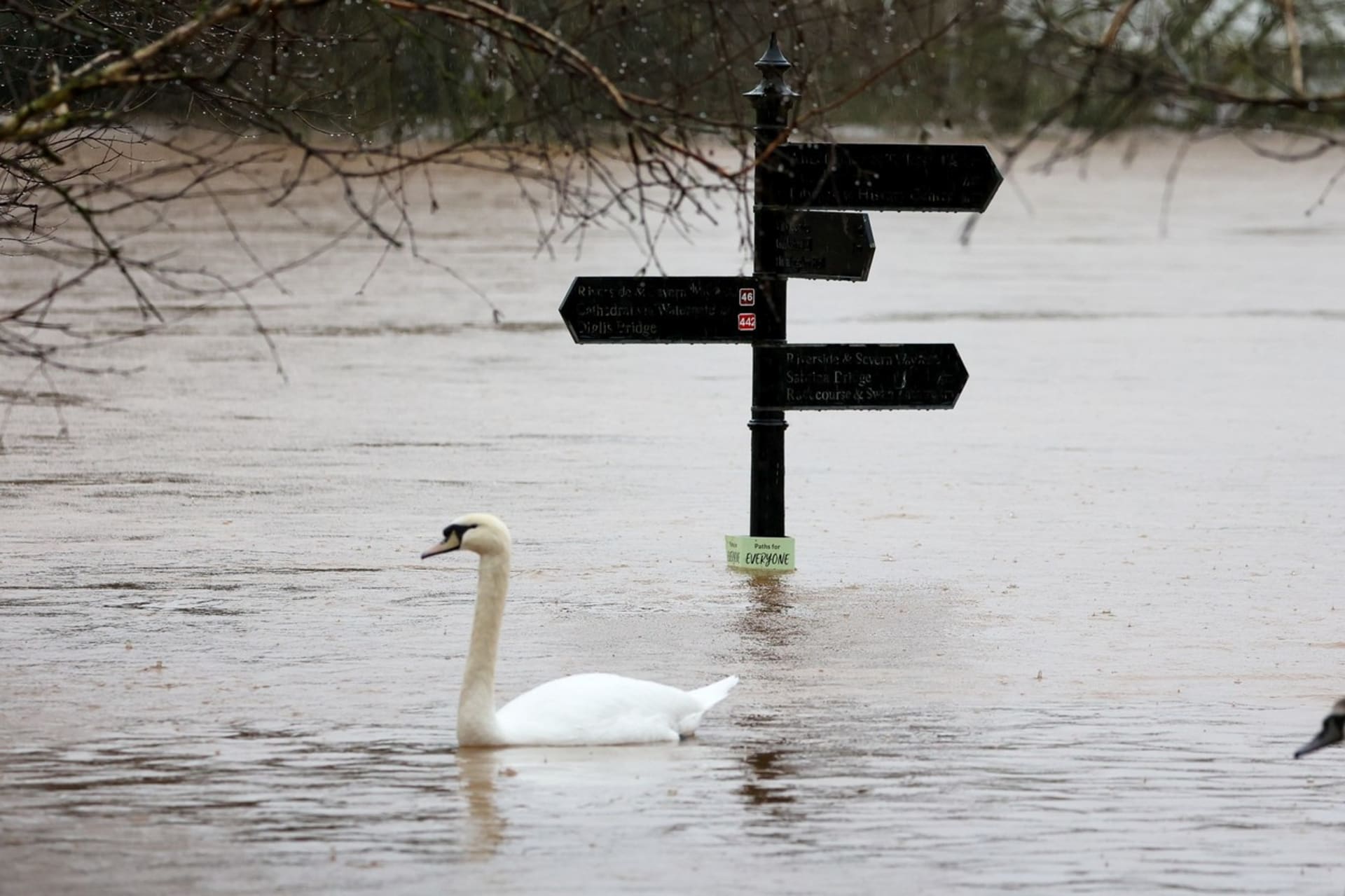 Rozsáhlými záplavami jsou ohrožené další oblasti Velké Británie.