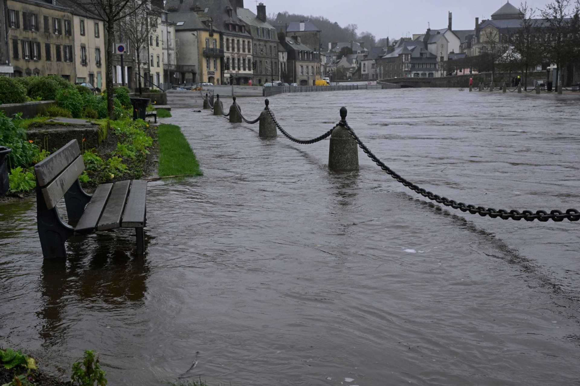 Ve Francii je vyhlášen nejvyšší stupeň nebezpečí záplav.
