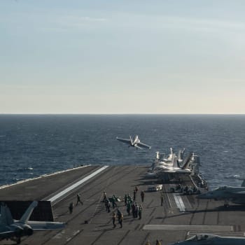 USA posílají USS Gerald R. Ford domů.