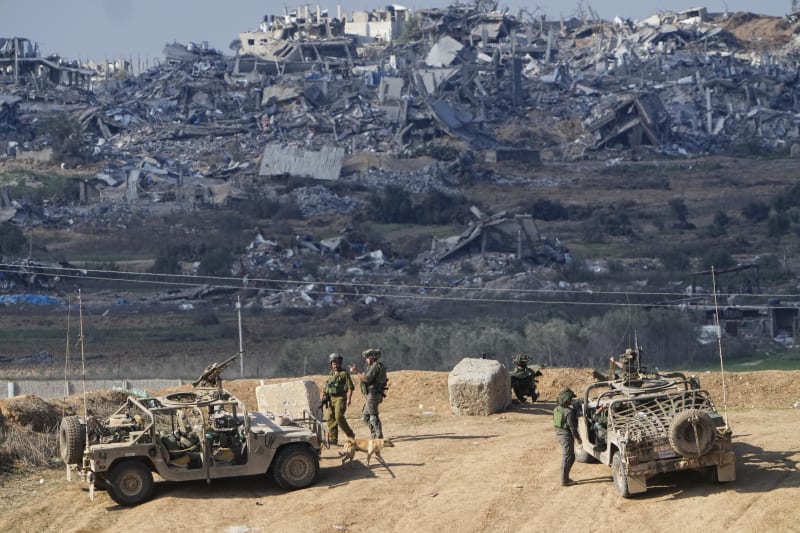 Izraelští vojáci hlídkují u hranic s Pásmem Gazy.