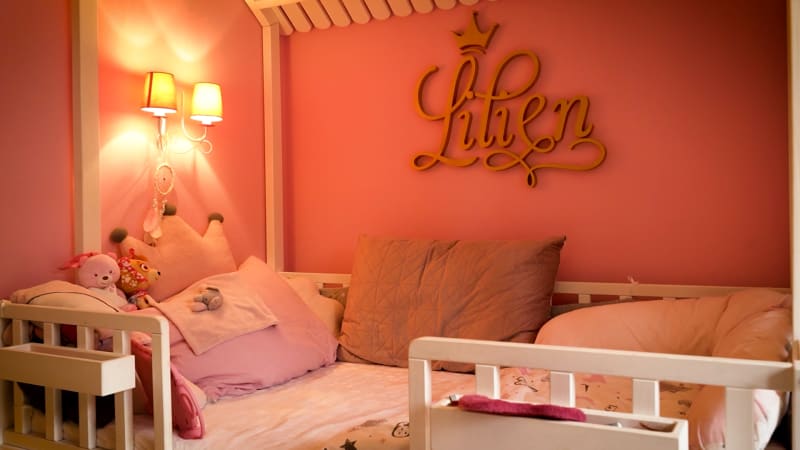 Dětský pokoj dcery Lilien je v růžových barvách. 
