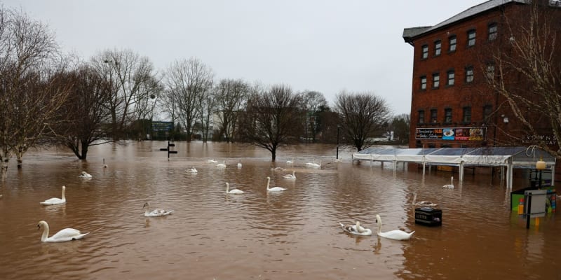 Meteorologové varují před dalšími záplavami ve Velké Británii.
