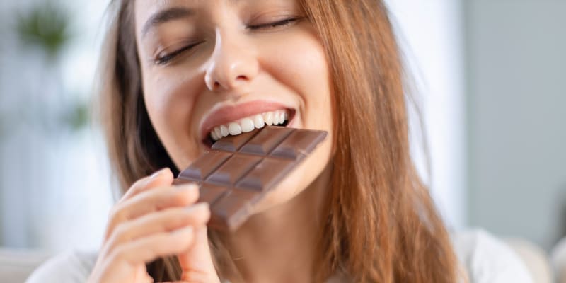 Podle psycholožky sladké opravdu pomáhá takzvaně obalit nervy. Kde je zdravá míra v jeho konzumaci?