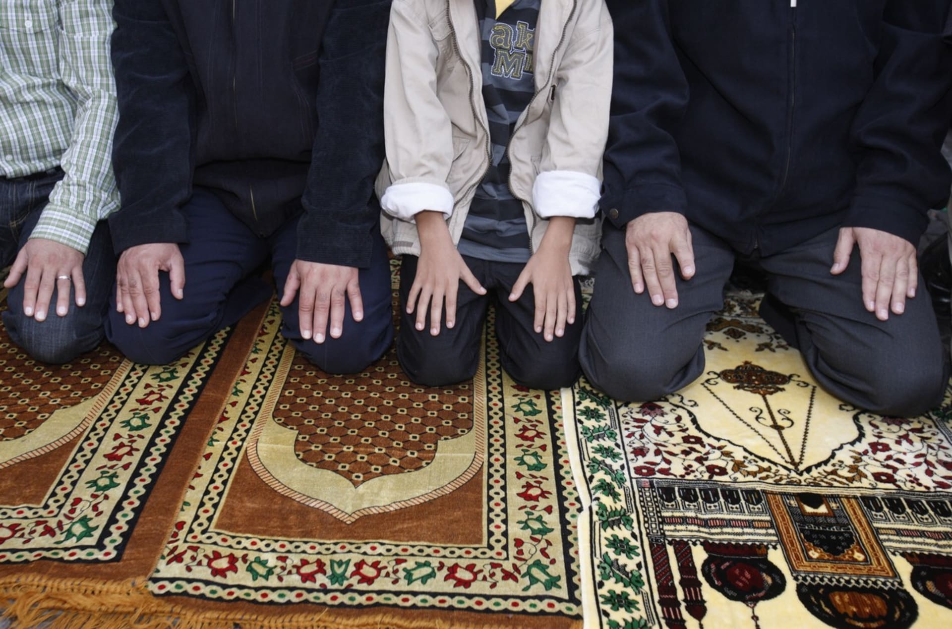 Členové muslimské obce při modlitbě (Ilustrační foto)