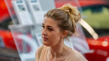 Dcera legendy Formule 1 Gina Schumacherová se v létě vdává. Bude přítomen i její otec?