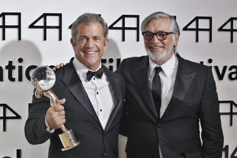 V roce 2014 Gibson během 49. ročníku KVIFF převzal Křišťálový globus za mimořádný umělecký přínos světové kinematografii.
