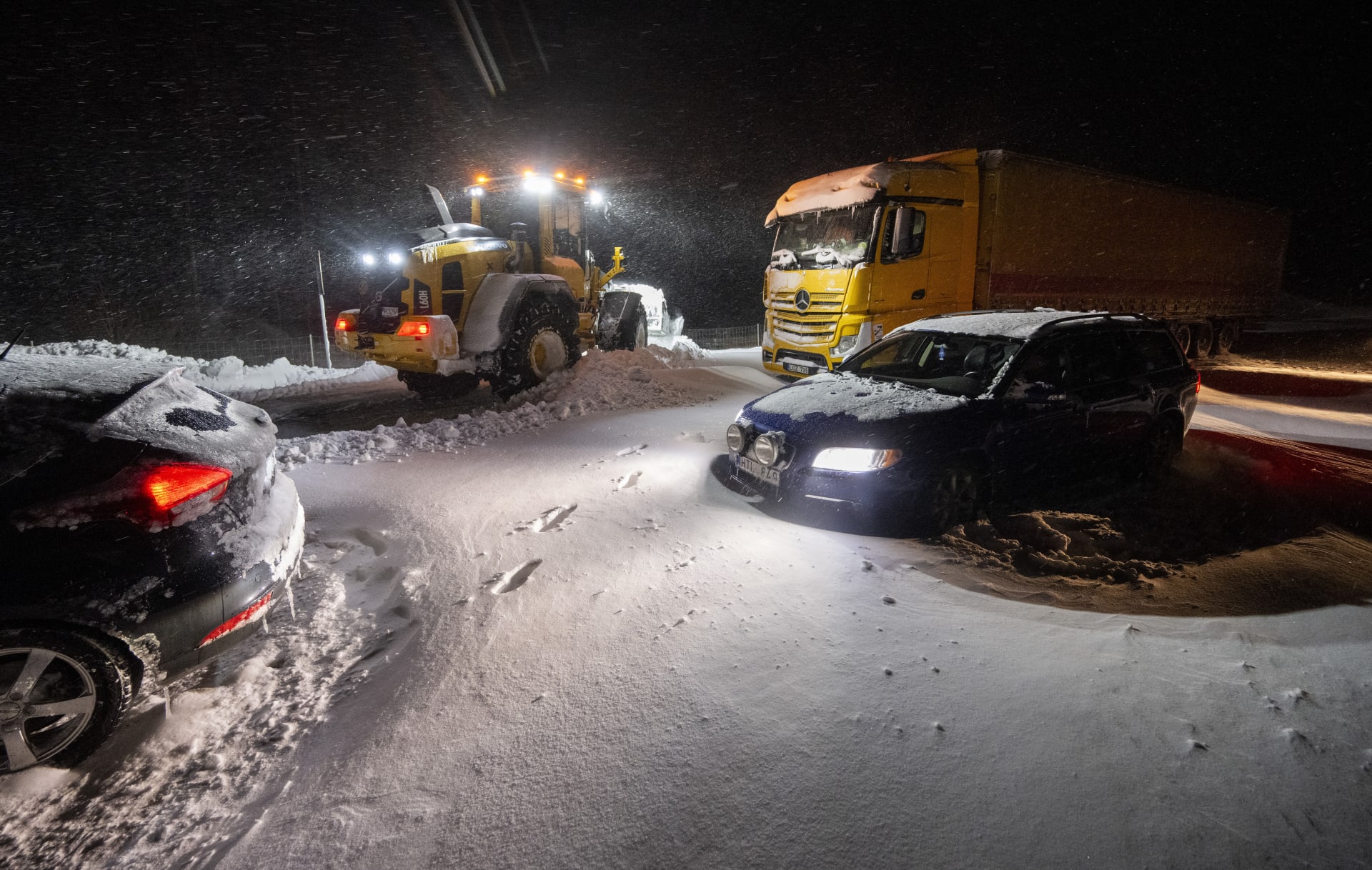 Extrémní mrazy a husté sněžení sužují Skandinávii.