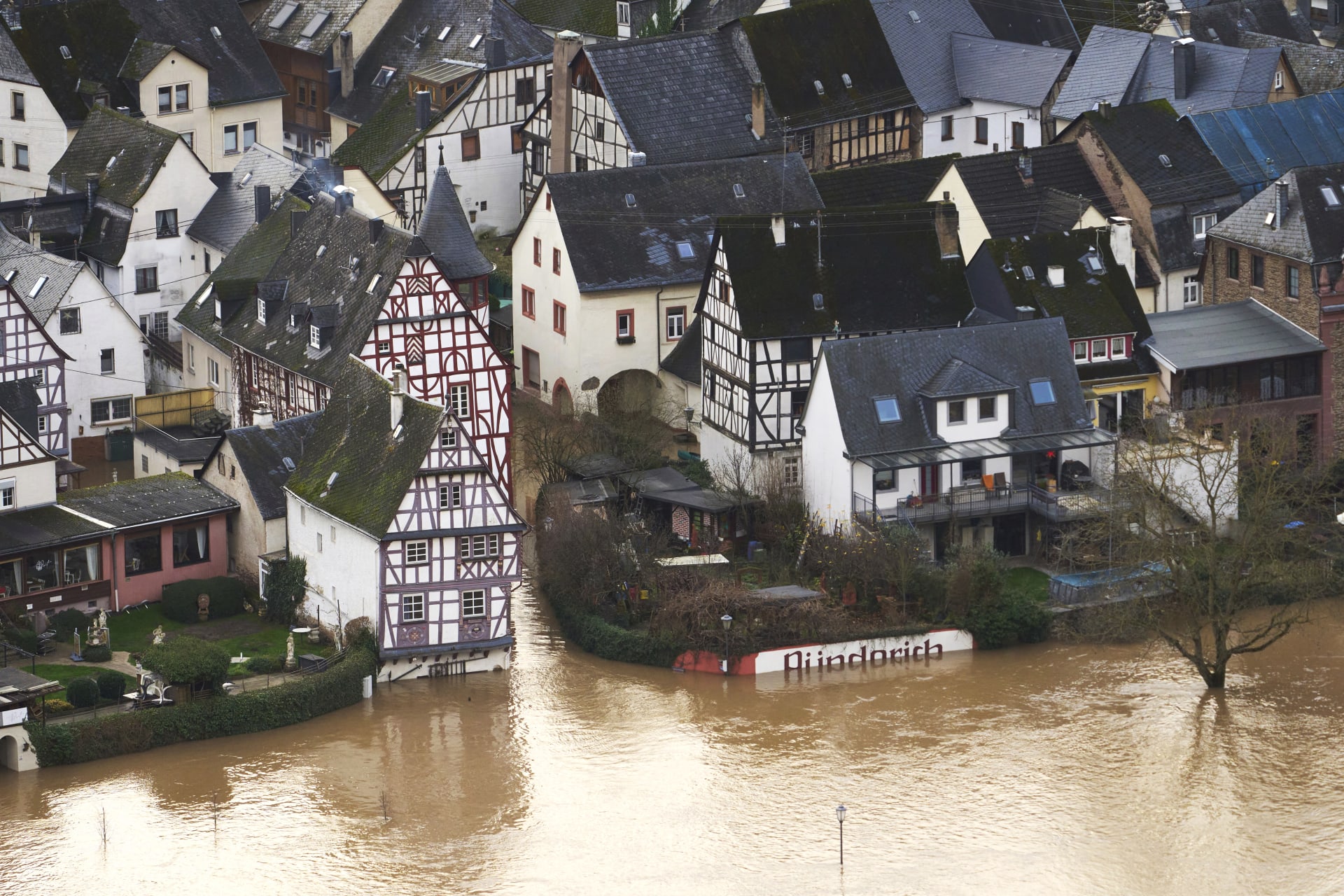 Voda zaplavila i Německo.
