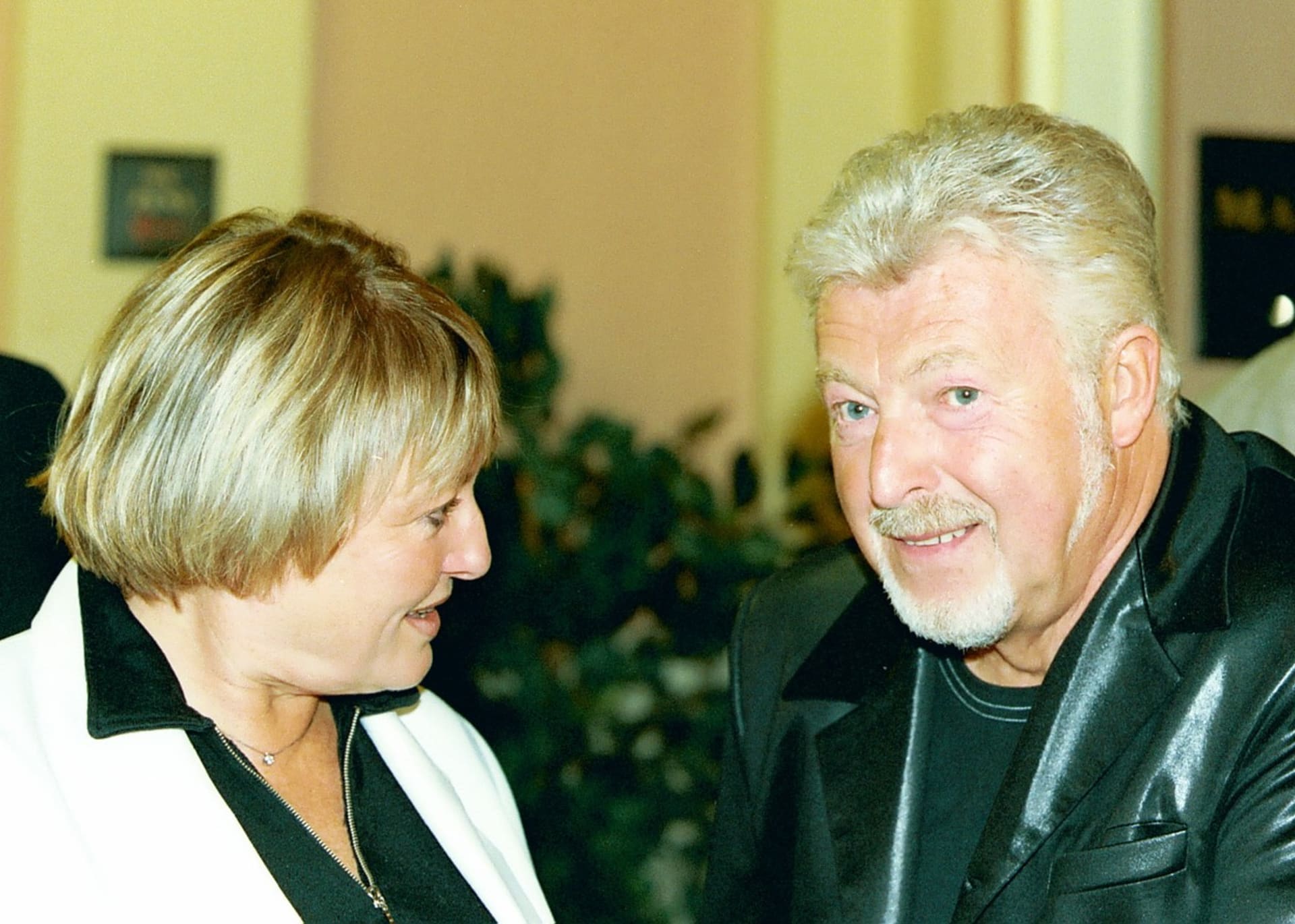 Vlasta Kahovcová patřila k ženám, o které muži v 60. letech usilovali. Jejímu šarmu podlehl například zpěvák Michal Drobný, se kterým chodila tři roky.
