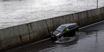 Česku hrozí povodně. Labe je v Děčíně na nejvyšším stupni, hladina stoupá i jinde