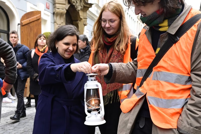 Setkání a pietní průvod nazvaný Přenesení světla, který je první akcí iniciativy Měsíc pro fakultu, 4. ledna 2024, Praha. 