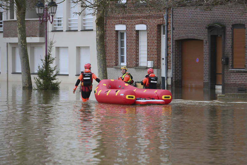 Záplavy sužují Francii.