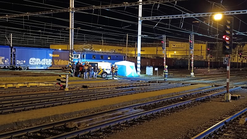 Policie hledala nebezpečného pachatele na nádraží v Hradci Králové.