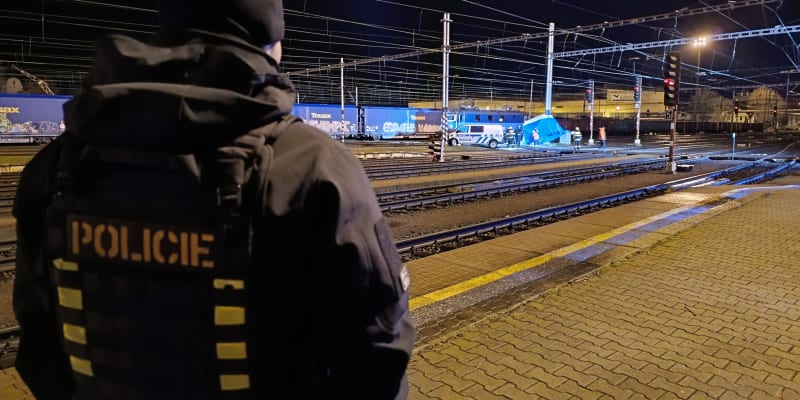 Policie zasahuje na nádraží v Hradci Králové.