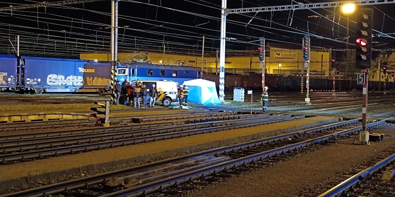 Policie hledala nebezpečného pachatele na nádraží v Hradci Králové 
