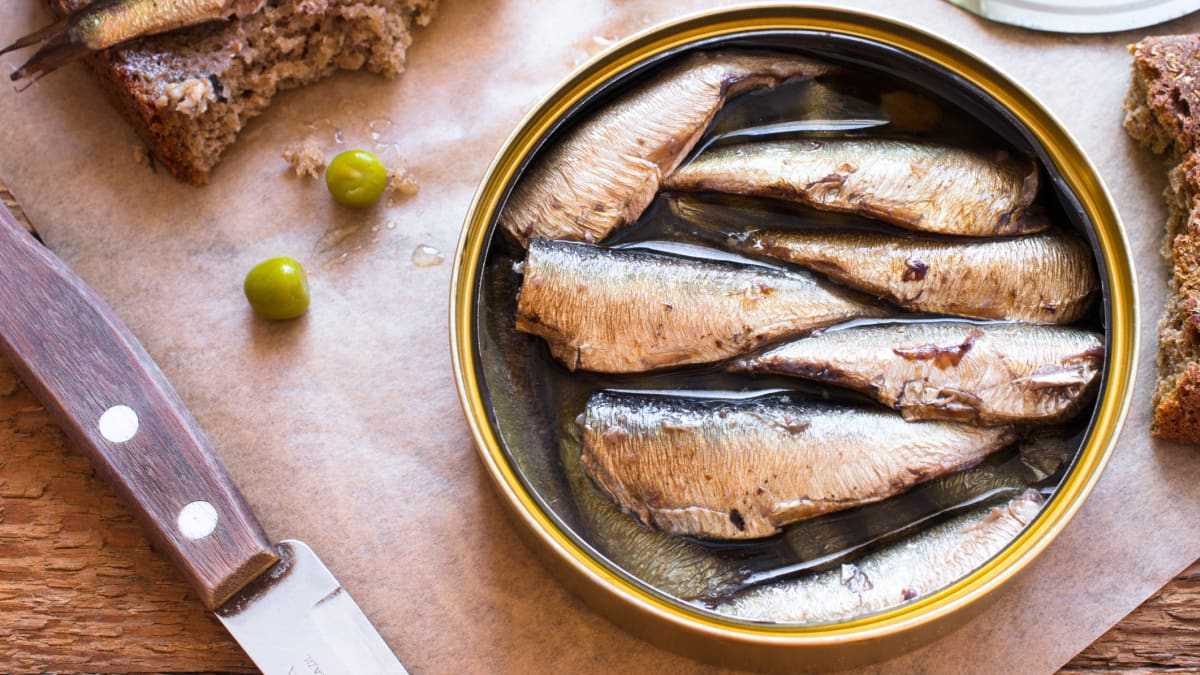 Vybírejte sardinky v oleji nebo ve vlastní šťávě