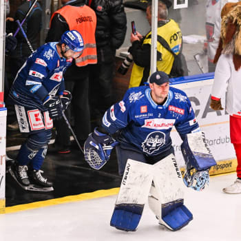 Nový brankář hokejového Kladna Július Hudáček chytal naposledy v ruské KHL, což se nelíbí řadě fanoušků.