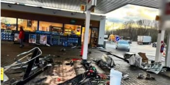 Drsné záběry: Řidič na Slovensku vletěl na čerpací stanici, úplně zdemoloval stojany