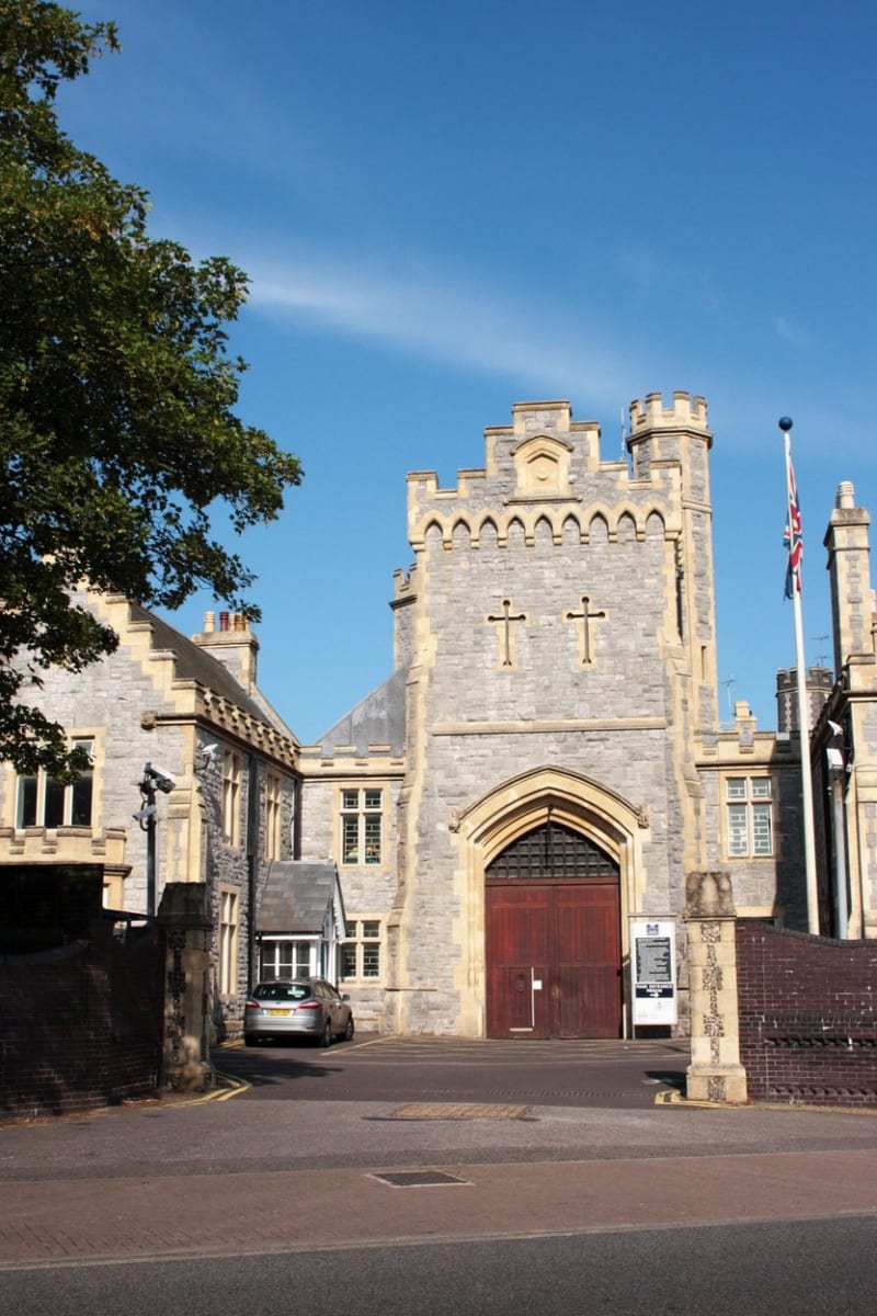 Věznice HM Prison Kingston na jihu Anglie ve městě Portsmouth v hrabství Hampshire byla postavena v roce 1877 jako viktoriánská radiální věznice.